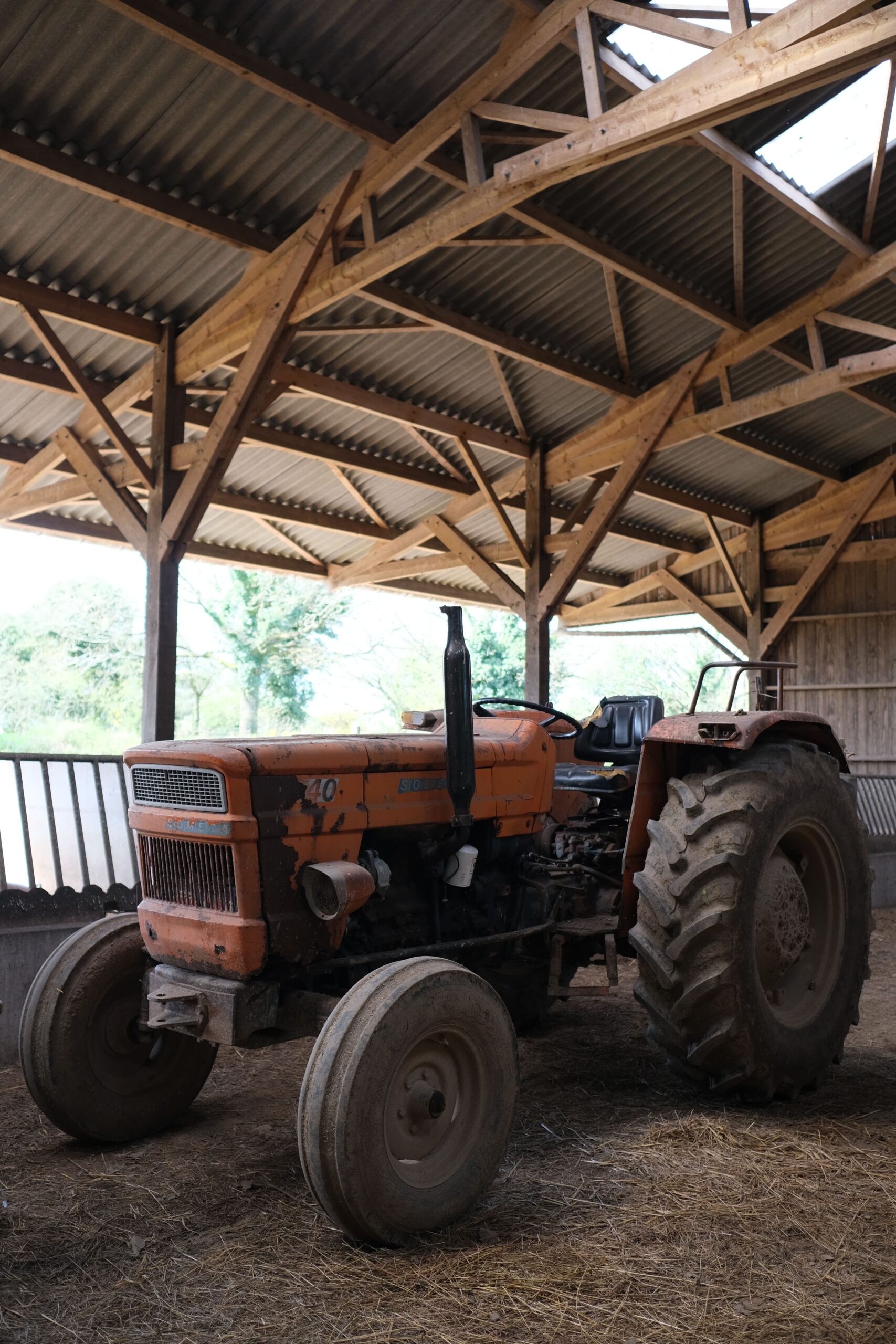 Tracteur agricole à la ferme Tome de Rhuys à Sarzeau – activité agricole près de Vannes
